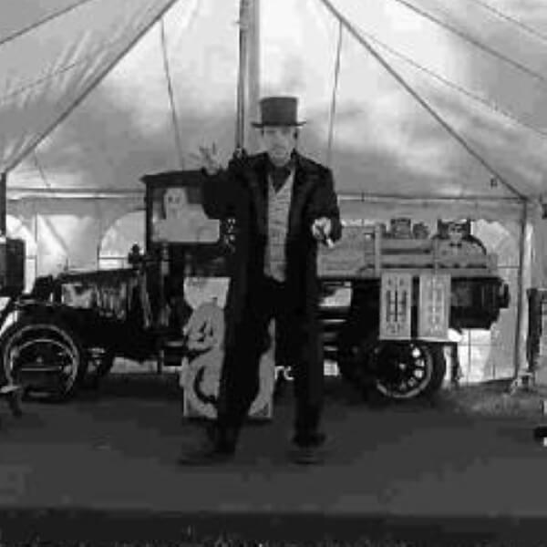Magic Dave event photo: Black White